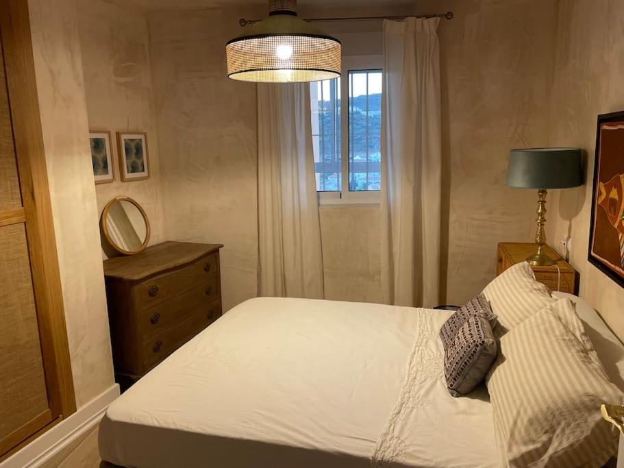 Maravilloso Apartamento En Primera Linea De Playa. 托雷加迪亚罗 外观 照片