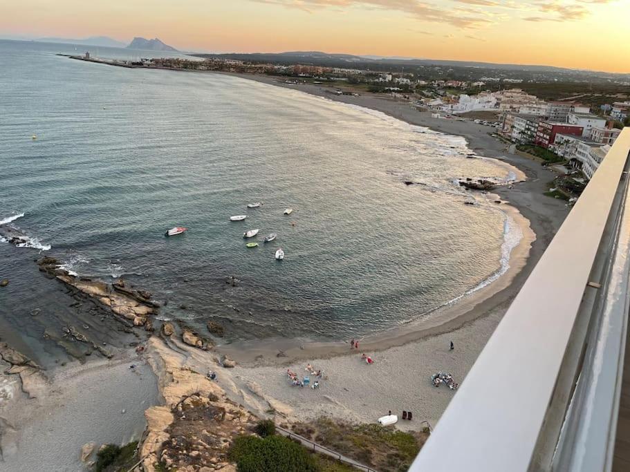 Maravilloso Apartamento En Primera Linea De Playa. 托雷加迪亚罗 外观 照片